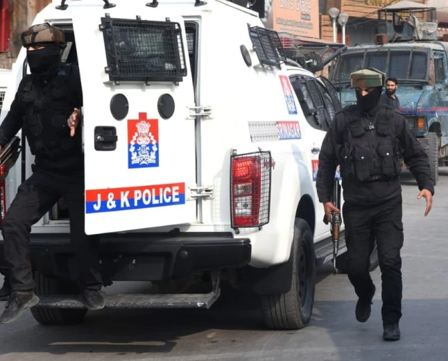 नशे के सौदागर की संपत्ति पर पुलिस का शिकंजा, शोपियां में 16.77 लाख रुपये का मकान अटैच