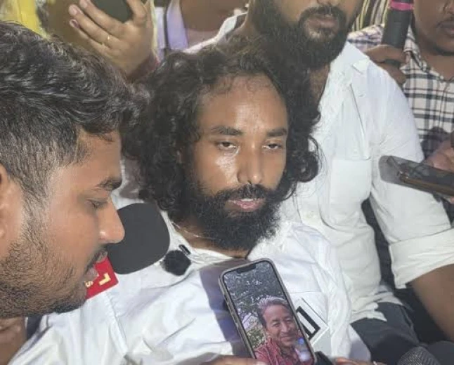 झारखंड: सोनम वांगचुक के आग्रह पर देवेंद्र महतो ने जल ग्रहण किया, भूख हड़ताल और छात्र आंदोलन जारी