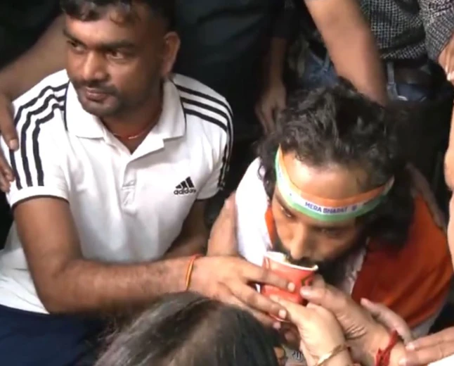 Jharkhand Government Accepts Students’ Demands, Student Leader Devendra Nath Mahato Ends Hunger Strike