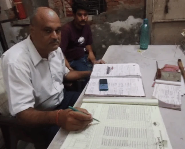 मथुरा में बिजली उपकेंद्र पर बवाल, एसएसओ पर लाठी-डंडों से हमला; पांच हिरासत में