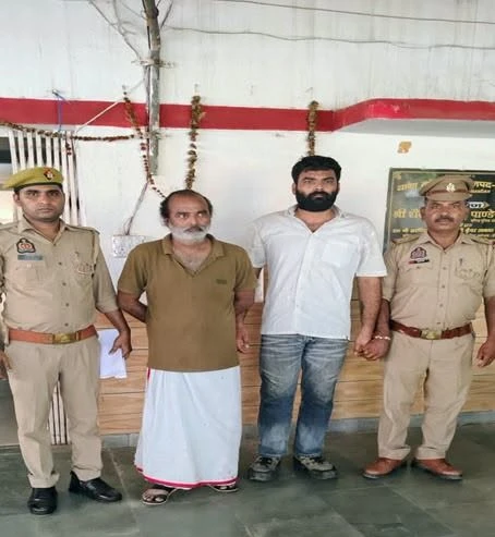 स्वामी घाट पर मारपीट और दबंगई के आरोप, दो आरोपी गिरफ्तार; मुख्य आरोपी की तलाश जारी