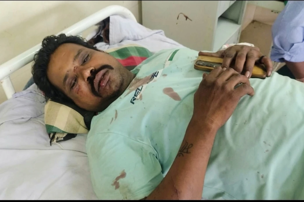 नानाखेड़ी से लौट रहे ऑटो को बस ने मारी टक्कर, चालक गंभीर रूप से घायल