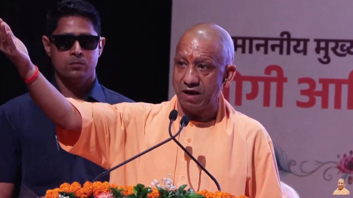 वृंदावन में सीएम योगी का बड़ा बयान: ‘विदेशी आक्रांताओं ने मंदिर तोड़े, श्रीकृष्ण की स्मृति नहीं मिटा पाए’