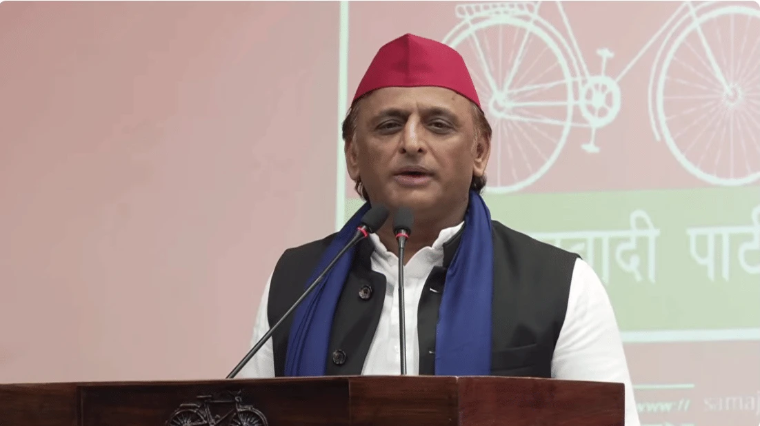 यूपी: अखिलेश ने एक्सप्रेसवे का वीडियो दिखाकर सरकार पर साधा निशाना, बोले- निर्माण पूरा बाद में होता है, टूटना पहले शुरू हो जाता है