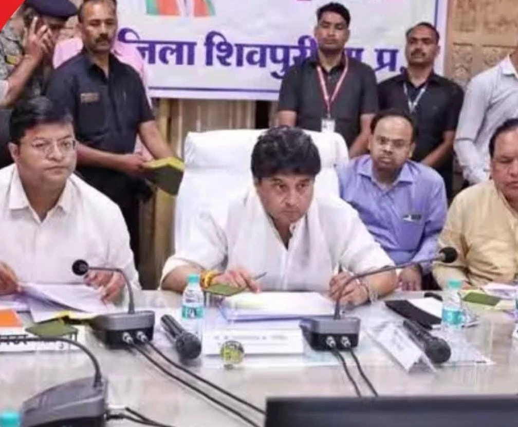 शिवपुरी का ₹113 करोड़ का सीवर प्रोजेक्ट फेल होने पर सिंधिया नाराज, अनियमितताओं और भ्रष्टाचार पर जताया असंतोष