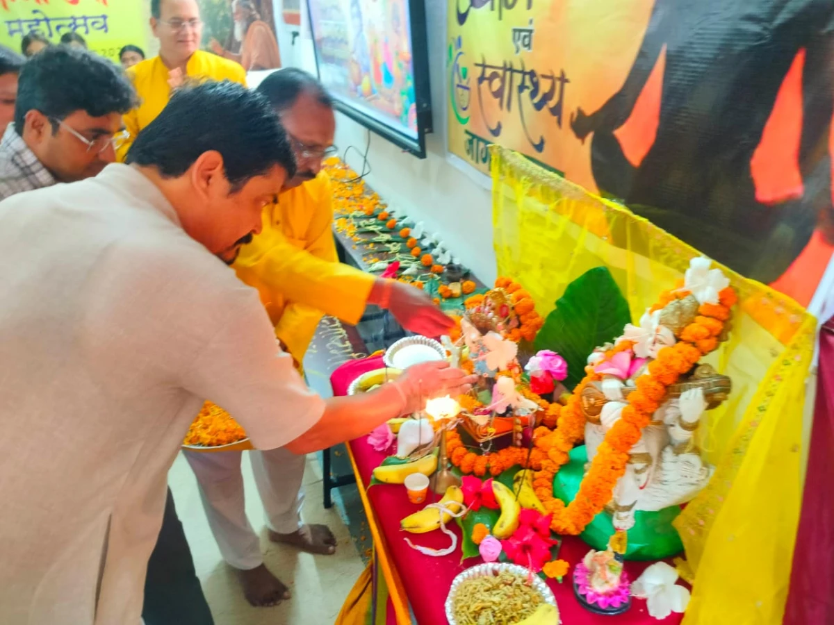 सांदीपनि विद्यालय में मनाया गया श्रीकृष्ण जन्मोत्सव