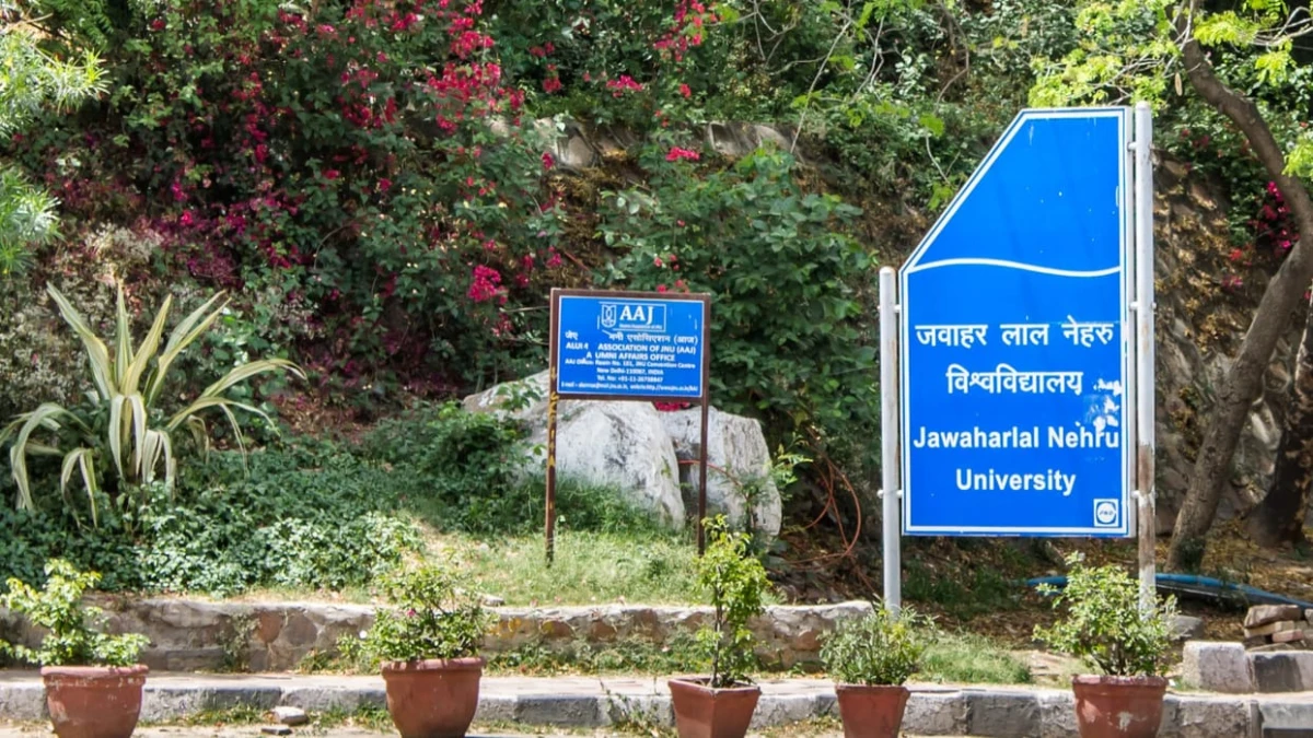 जेएनयू के हॉस्टलों के बदतर हालात, डाइनिंग हॉल में रहने को मजबूर छात्र; जर्जर इमारतों और खराब व्यवस्था से सुरक्षा पर सवाल