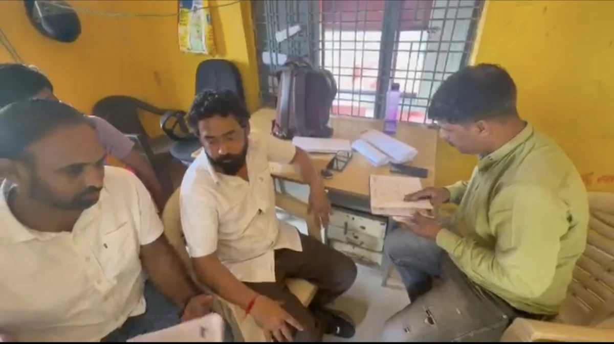 गुना के बागेरी डबल लॉक गोदाम में खाद स्टॉक पर सवाल, 2 हजार कट्टे डीएपी पोर्टल पर अपडेट न होने का आरोप; किसान कांग्रेस ने दी धरने की चेतावनी