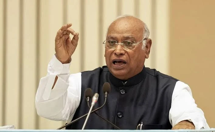खरगे ने जेपी नड्डा को फिर लिखा पत्र, हल्द्वानी में मंच के शुद्धिकरण मामले में एफआईआर की मांग दोहराई