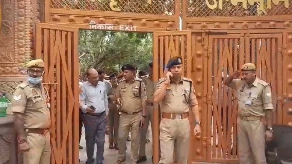 मथुरा में श्रीकृष्ण जन्माष्टमी पर अभेद्य सुरक्षा घेरा, सात जोन और 35 सेक्टर में बांटा गया क्षेत्र; पीएसी-आरएएफ भी तैनात