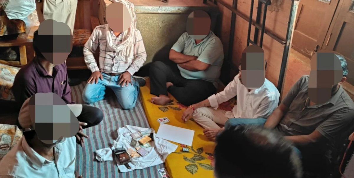 गुना में जुए के फड़ पर पुलिस की दबिश, 6 जुआरी गिरफ्तार; ₹45 हजार नकद और ताश की गड्डी बरामद
