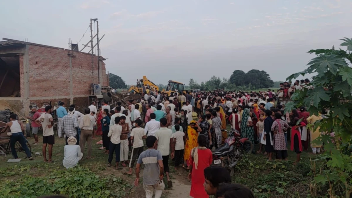 बदायूं में बड़ा हादसा: निर्माणाधीन मकान की शटरिंग गिरी, मालिक समेत तीन लोग घायल; हालत नाजुक