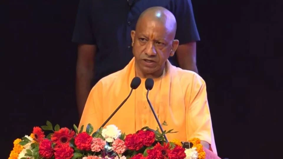 यूपी में 912 पुलिसकर्मियों को नियुक्ति पत्र, सीएम योगी बोले- ‘अपराध किया तो समझो डेथ सेंटेंस पर खुद साइन किया’