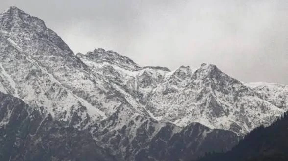 नेपाल में हिमलुंग हिमाल बेस कैंप में हिमस्खलन, 10 लोग लापता; खराब मौसम से बचाव अभियान चुनौतीपूर्ण