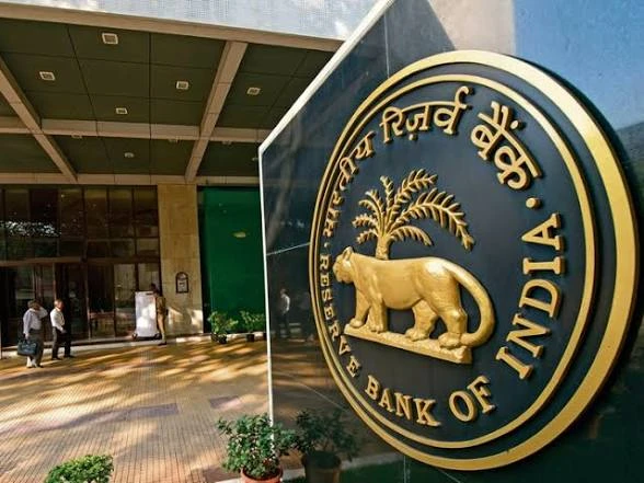 RBI का बड़ा एक्शन: 5 NBFCs का लाइसेंस रद्द, 8 कंपनियों ने खुद सरेंडर किया रजिस्ट्रेशन सर्टिफिकेट