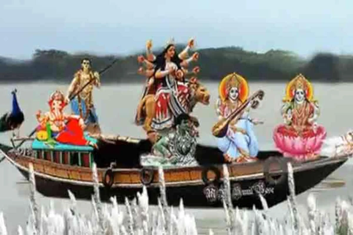 मां दुर्गा का नौका पर आगमन माना जाता है शुभ, नवरात्रि में सुख-समृद्धि और मनोकामना पूर्ति के बनते हैं योग