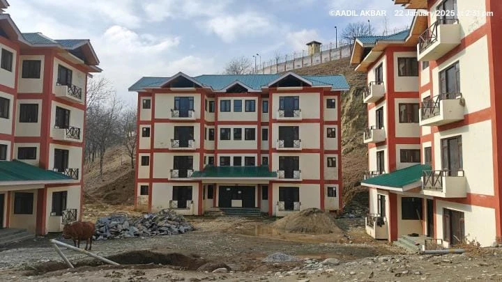 कश्मीर में पीएम पैकेज कर्मियों के लिए राहत की खबर, जल्द मिलेगा ट्रांजिट आवास; छह परियोजनाएं अंतिम चरण में
