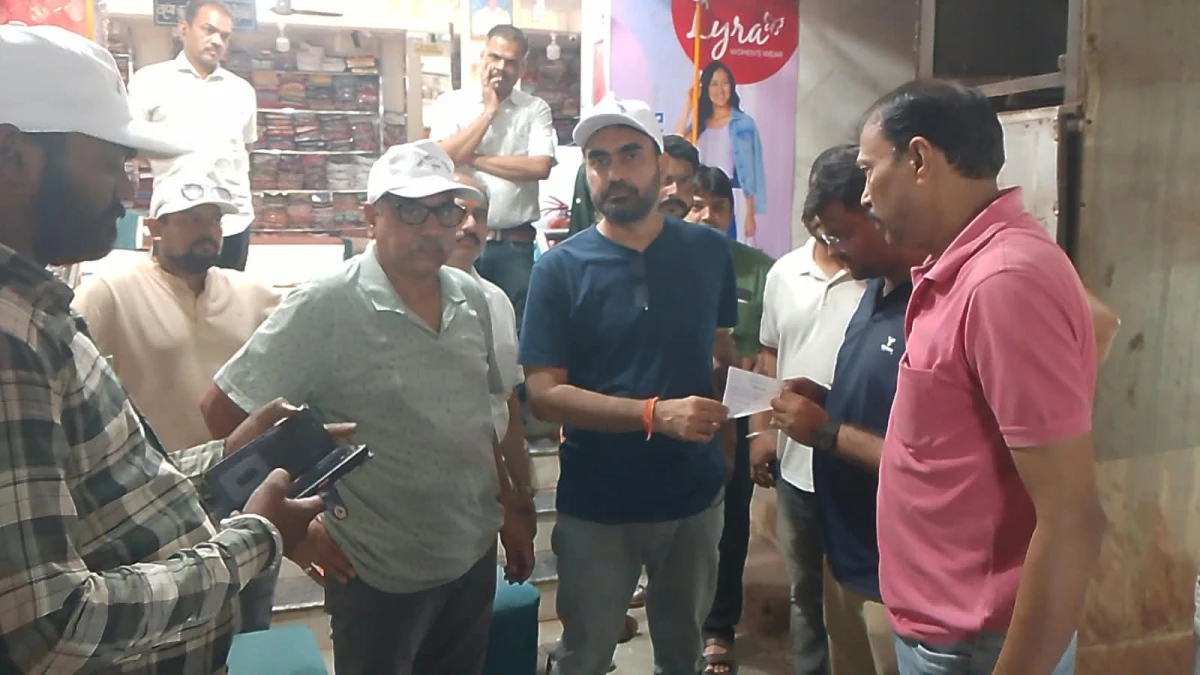 गुना में होटल-रेस्टोरेंट पर संयुक्त कार्रवाई, गंदगी मिलने पर ₹6 हजार का जुर्माना