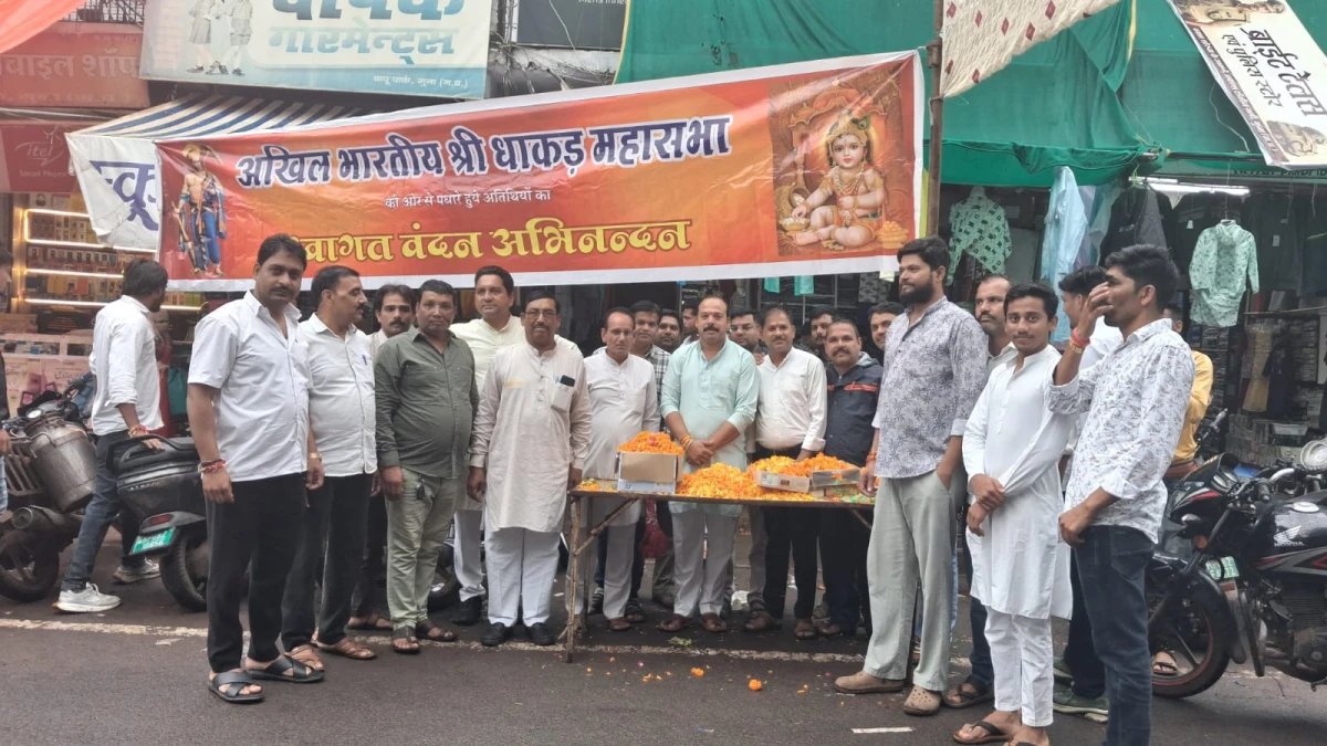 जन्माष्टमी महोत्सव पर यादव समाज ने निकाली भव्य शोभायात्रा, धाकड़ समाज ने किया स्वागत
