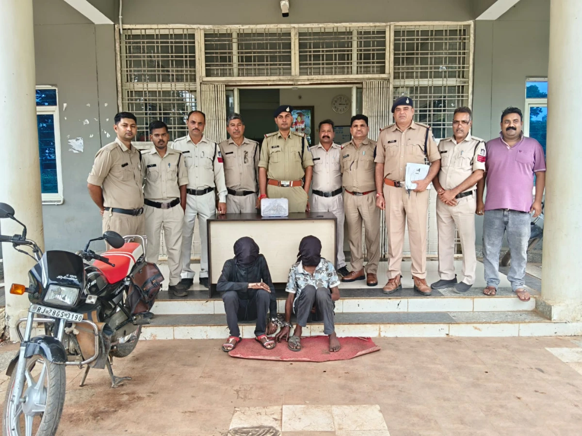 बालाजी मंदिर से चांदी का मुकुट चोरी का 24 घंटे में खुलासा, राजस्थान के दो शातिर चोर गिरफ्तार; मुकुट और बाइक बरामद