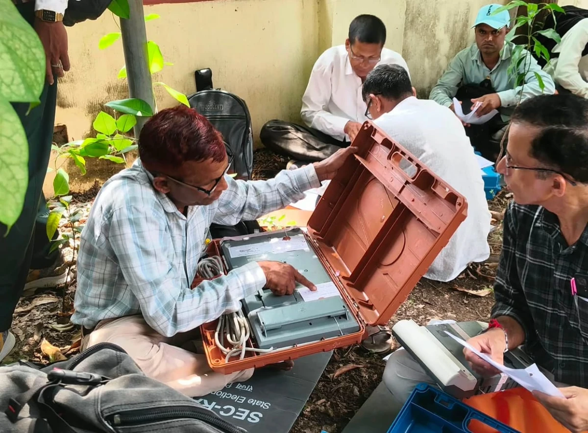 यूपी: विधानसभा चुनाव से पहले ईवीएम-वीवीपैट की होगी एफएलसी, सभी दलों को दी जाएगी हर चरण की जानकारी