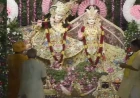 मथुरा में जन्मे कान्हा, श्रीकृष्ण जन्मभूमि पर गूंजे बधाई गीत; घर-घर मनाया गया जन्मोत्सव