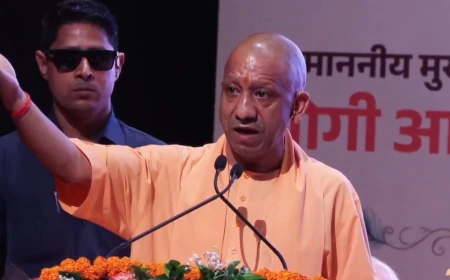 वृंदावन में सीएम योगी का बड़ा बयान: ‘विदेशी आक्रांताओं ने मंदिर तोड़े, श्रीकृष्ण की स्मृति नहीं मिटा पाए’