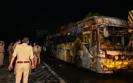 ग्रेटर नोएडा बस अग्निकांड: यात्रियों ने पहले ही दी थी जलने की बदबू की सूचना, चालक-परिचालक पर बस न रोकने का आरोप