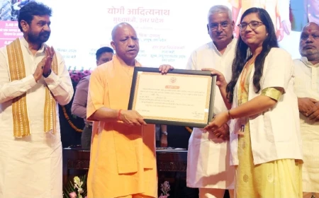 यूपी: सीएम योगी ने 818 युवाओं को सौंपे नियुक्ति पत्र, बोले- ग्रुप-3 व 4 भर्ती में इंटरव्यू सिस्टम किया समाप्त