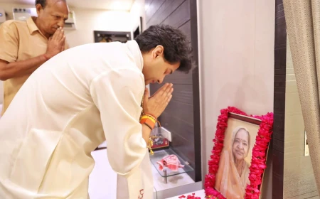 सिंधिया ने अशोक अग्रवाल के निवास पहुंचकर जताई शोक संवेदना, परिजनों से मिलकर दी सांत्वना