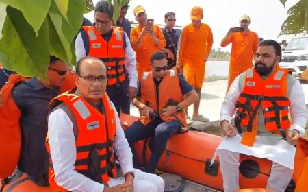 बिहार: बाढ़ प्रभावित राघोपुर पहुंचे शिवराज सिंह चौहान और सम्राट चौधरी, नाव-ट्रैक्टर से लिया फसलों के नुकसान का जायजा