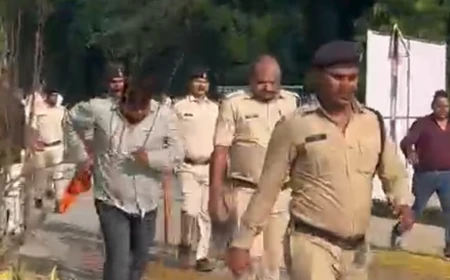 ग्वालियर में सिंधिया के भाषण के बीच काले झंडों से विरोध, BJP कार्यकर्ताओं में भिड़ंत; कुर्सियां लहराने से मचा हंगामा, पुलिस ने संभाला मोर्चा