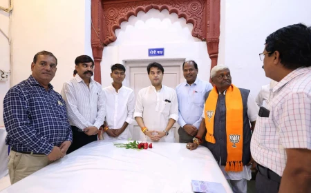 गुना में अजनार नदी संरक्षण अभियान को सिंधिया ने सराहा, सामाजिक कार्यकर्ताओं से मिले; जनभागीदारी से स्वच्छता की पहल को बढ़ावा