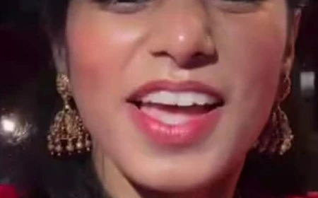 मैथिली ठाकुर के विदेश दौरे पर बिहार में सियासी घमासान, राजद ने बाढ़ और महिला सुरक्षा को लेकर साधा निशाना