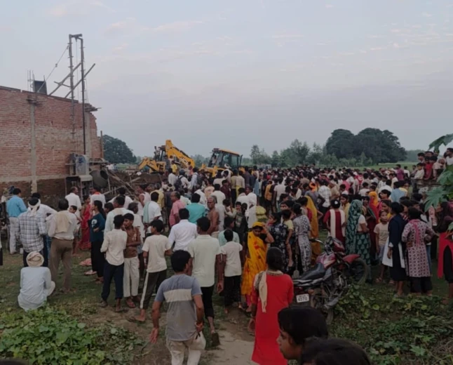 बदायूं में बड़ा हादसा: निर्माणाधीन मकान की शटरिंग गिरी, मालिक समेत तीन लोग घायल; हालत नाजुक