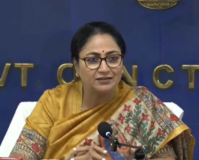दिल्ली सरकार का बड़ा एलान: 400 यूनिट तक बिजली खपत वालों के घर लगेंगे मुफ्त सोलर पैनल
