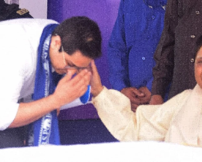 यूपी: बसपा के आंतरिक विवाद के बीच मायावती ने आंबेडकर का किया जिक्र, आकाश आनंद पर साधा निशाना