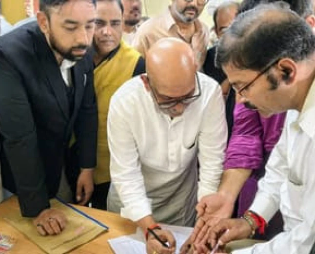 यूपी: सीएम योगी के खिलाफ अजय राय ने दायर किया मानहानि का मुकदमा, ‘मछली खाने’ के आरोप को बताया झूठा