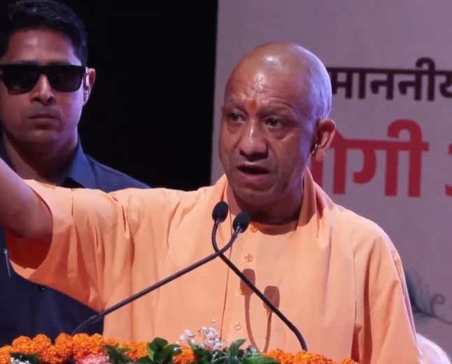 वृंदावन में सीएम योगी का बड़ा बयान: ‘विदेशी आक्रांताओं ने मंदिर तोड़े, श्रीकृष्ण की स्मृति नहीं मिटा पाए’