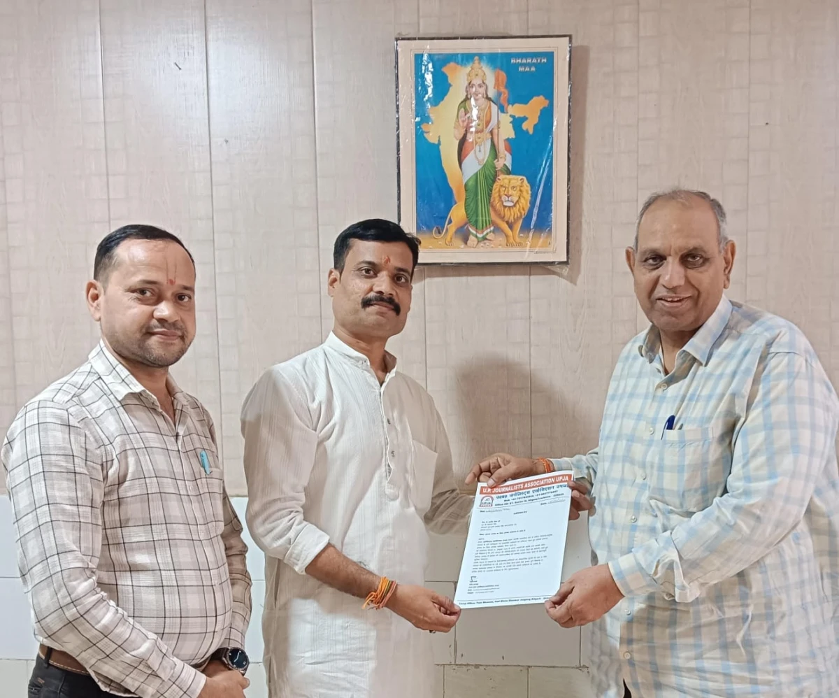 हाथरस में आशीष सेंगर बने उपजा के जिलाध्यक्ष, प्रदेश अध्यक्ष प्रदीप शर्मा ने सौंपा मनोनयन पत्र