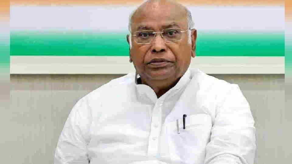 एसआईआर पर घमासान: मल्लिकार्जुन खरगे ने विपक्षी सांसदों को लंच पर बुलाया, सीईसी से मिलने के लिए लिखेंगे चिट्ठी