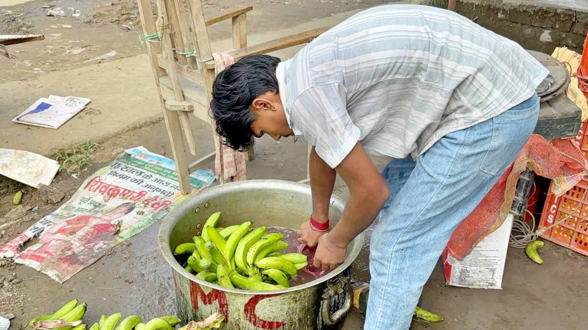 ARA YOU BUYING THESE KINDS OF BANANAS TOO?