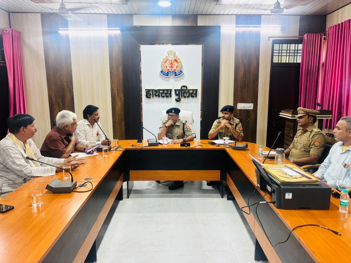 त्योहारों पर सुरक्षा को लेकर व्यापारियों से संवाद