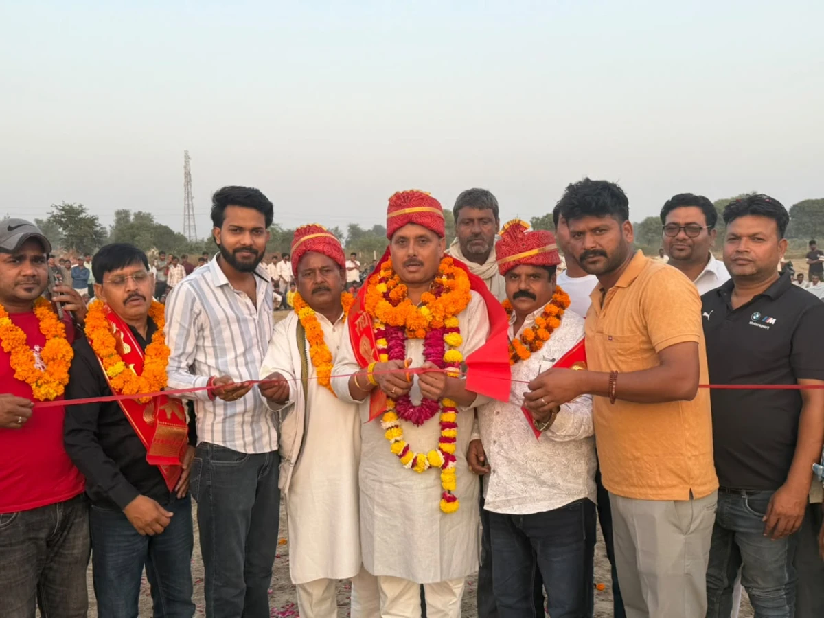 ऐहन में कुश्ती दंगल का अनिल सिसोदिया ने फीता काटकर किया उद्घाटन, पहलवानों के मिलवाए हाथ