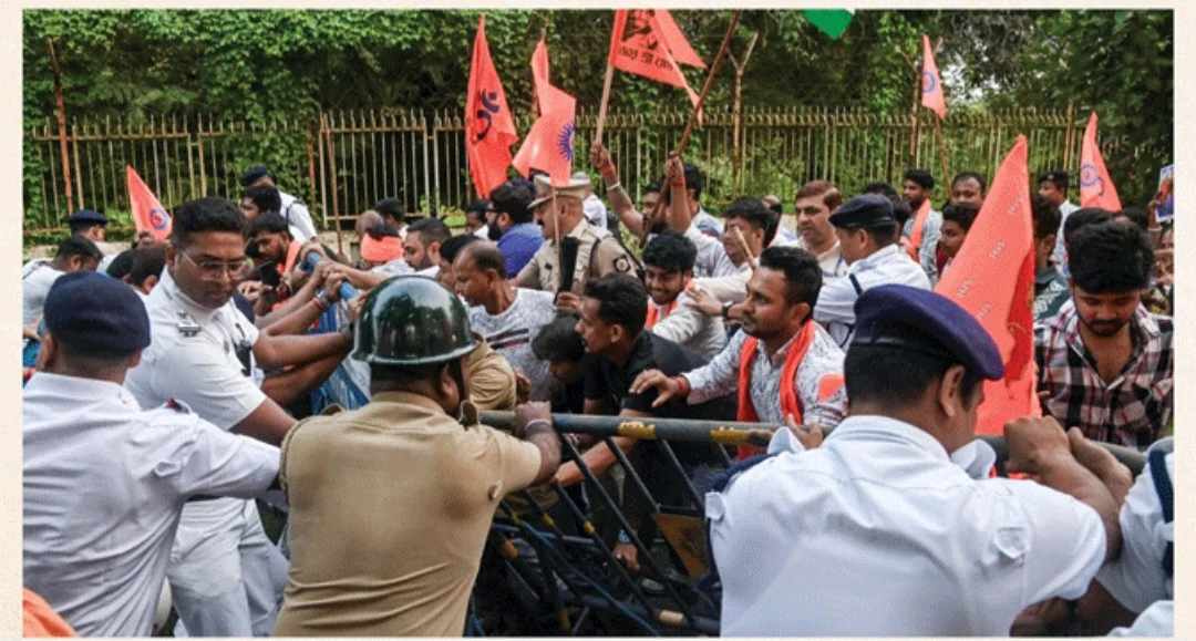 बंगाल: एसआरएफटीआई में छात्रों का धरना तीसरे दिन भी जारी, कुलपति के इस्तीफे की मांग
