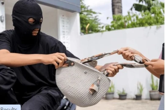 Rs. 4 LAKH STOLEN FROM MOTORCYCLE