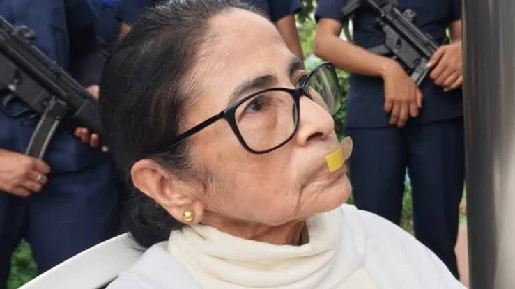 दिल्ली में तिरंगा मार्च के दौरान 150 लोग हिरासत में, ममता बनर्जी ने बताया अघोषित आपातकाल