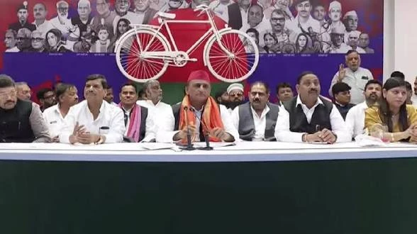 यूपी: अखिलेश यादव ने 97 बूथों पर मतदान में गड़बड़ी का लगाया आरोप, भाजपा पर साधा निशाना