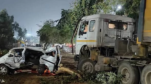 नूंह में भीषण सड़क हादसा: डंपर की टक्कर से तीन युवकों की मौत, शादी से लौट रहे थे