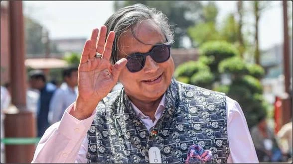 धुरंधर में सब कुछ सच नहीं: शशि थरूर ने की तारीफ, लेकिन कहानी और ब्यूरोक्रेसी पर उठाए सवाल
